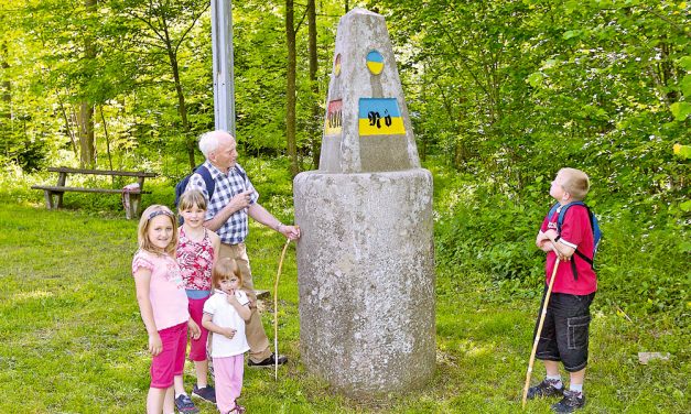 Ein Stein verbindet drei Länder