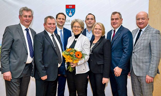 Lanzenkirchen feiert, die Wirtschaft brummt