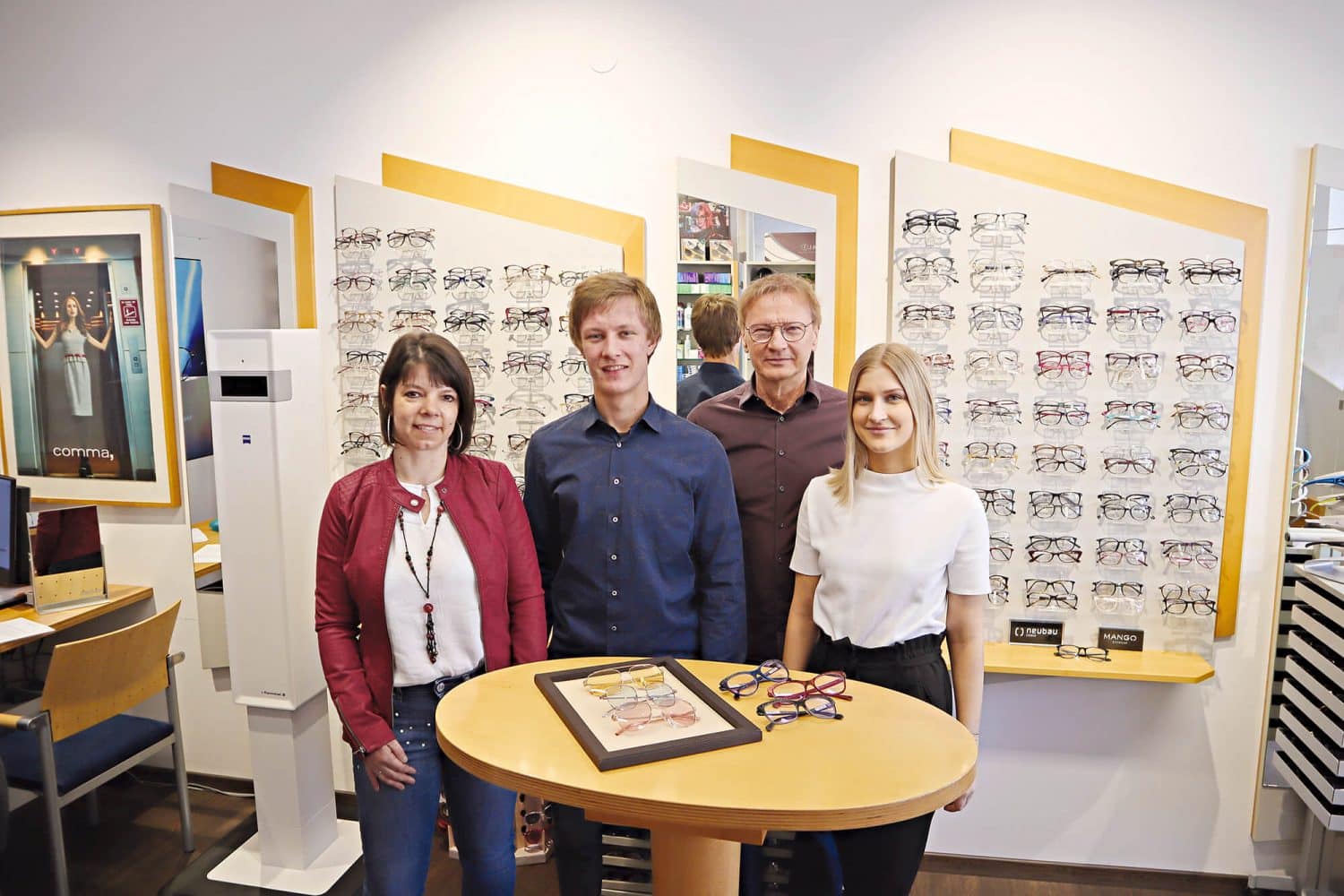 Optiker In Der Nähe Jetzt Geöffnet Mehr Durchblick: 30 Jahre Optiker Straßgürtl – Bote aus der Buckligen Welt