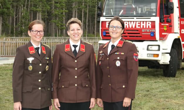 Neue Kameradinnen bei den Feuerwehren