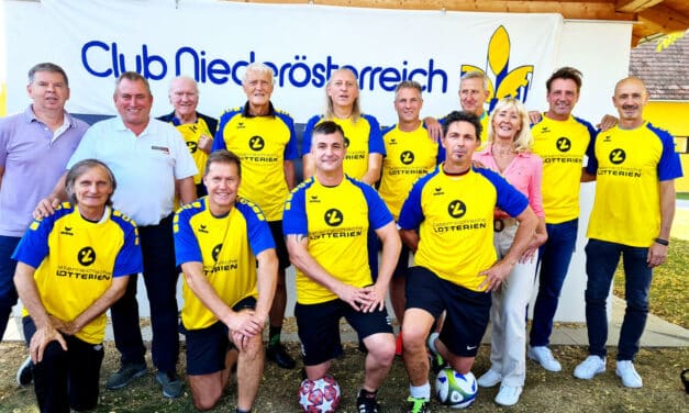 Charity: Fußball auf dem Golfplatz