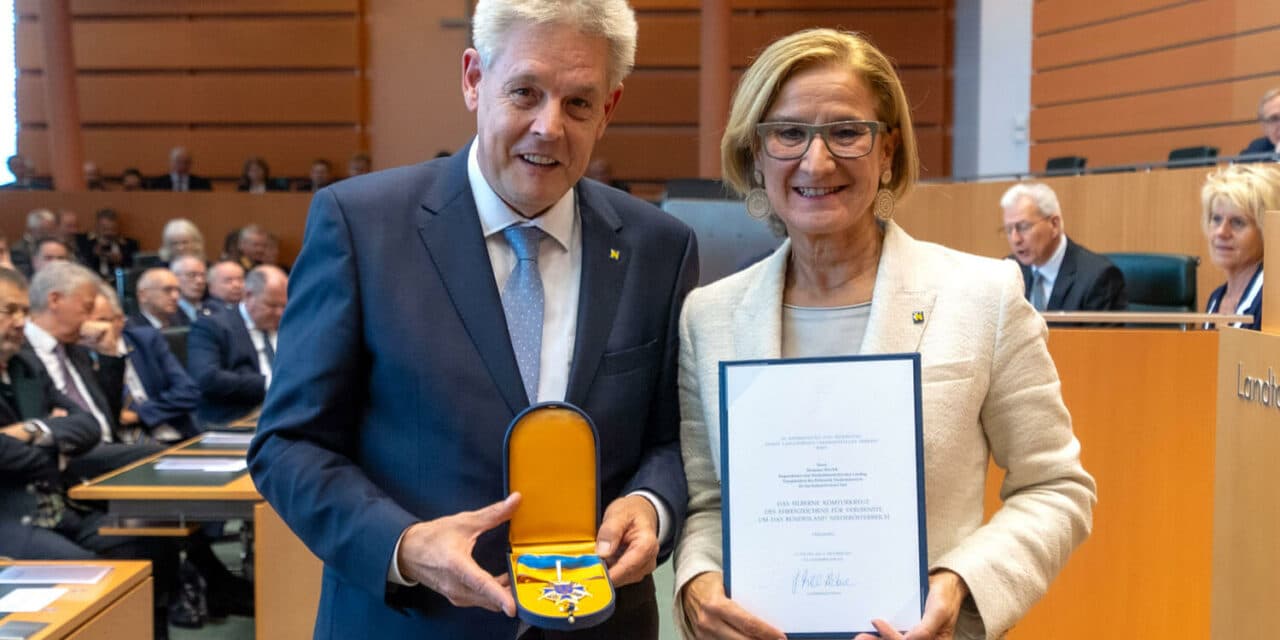 „Silbernes Komturkreuz“ für Hermann Hauer