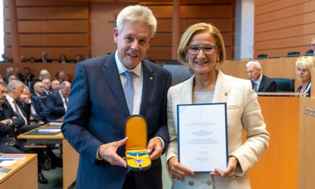 „Silbernes Komturkreuz“ für Hermann Hauer