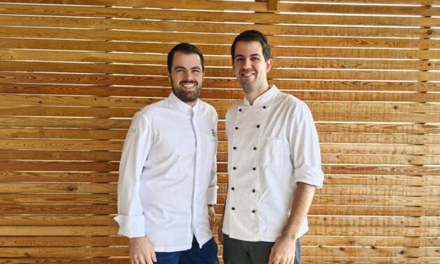 Zwei Chefs im Kupfer-Dachl