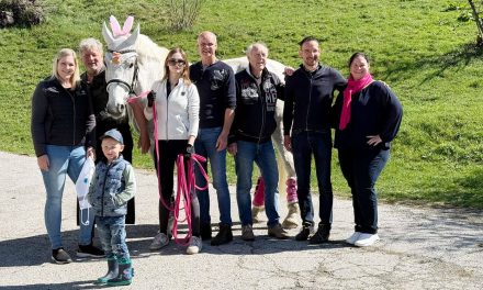 Pferde als Osterhasen und 1.000 Ostereier