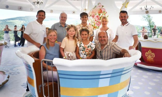 Eis Greissler-Eröffnung im Dreivierteltakt