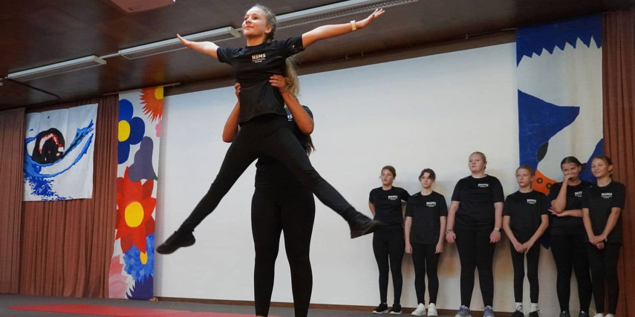 Schulprojekt: Kunstmarkt für guten Zweck