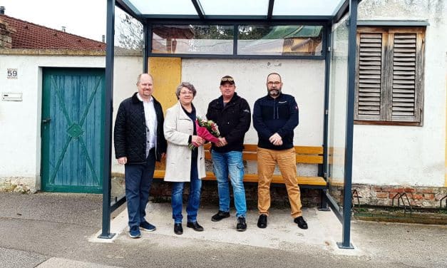 Neues Buswartehaus für dieKatzelsdorfer