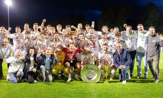 Fußball-Saisonfinale mit vielen Siegern