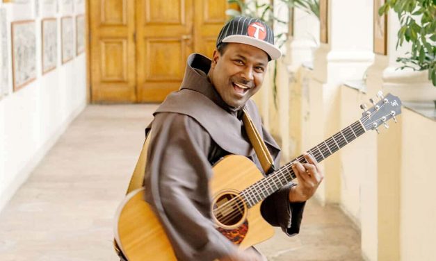 Pater Sandesh singt und rappt am 16. Oktober in Wiesmath