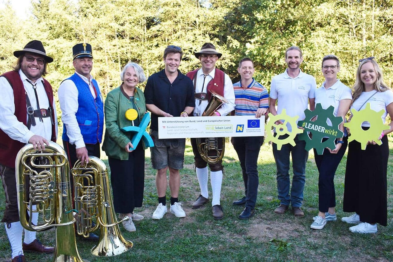 „In Vielfalt verbunden“ durch die Musik 2 Regionsmelodie13 edited